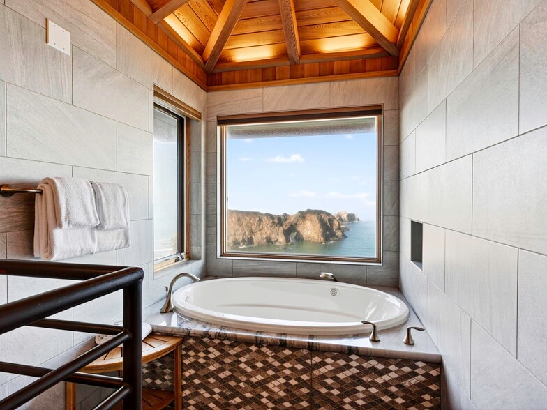 More Photos Of 5920 CA-1, Elk Hotel For Sale