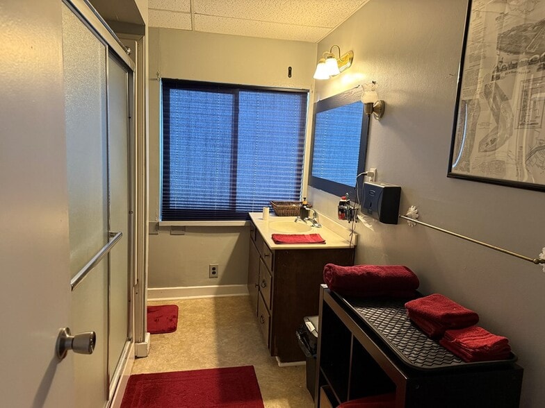 More Photos Of 346 N Main St, New Martinsville General Retail For Sale
