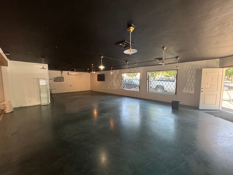 More Photos Of 1033-1037 SE Ash St, Portland Office For Lease