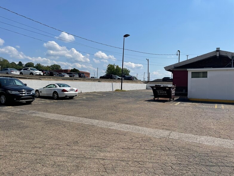 More Photos Of 500 Avery St, Parkersburg Service Station For Sale