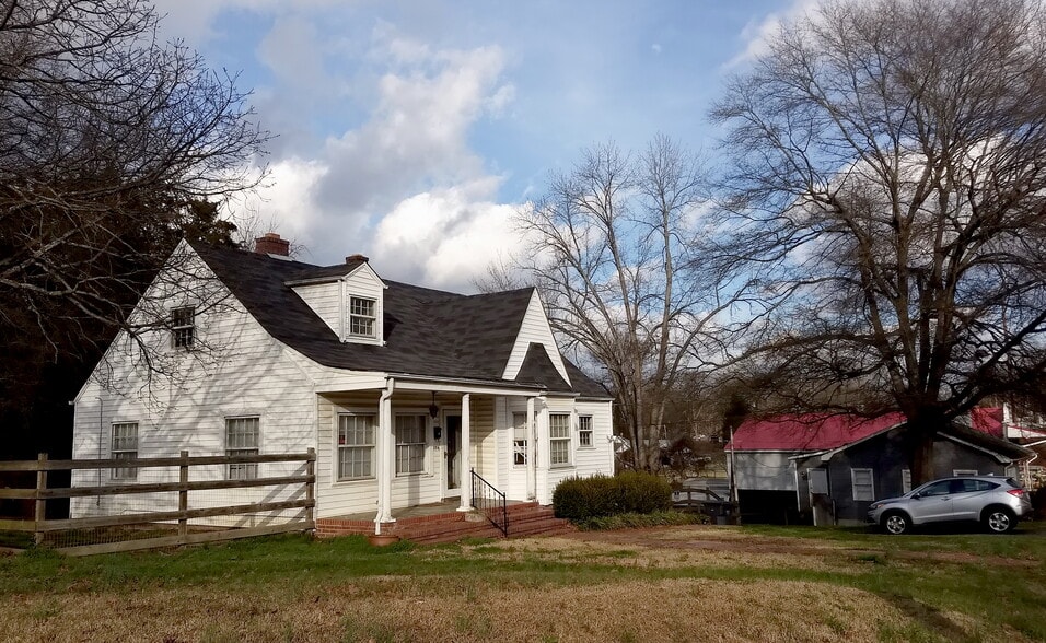 More Photos Of 204 E Trade St, Dallas Office Residential For Sale