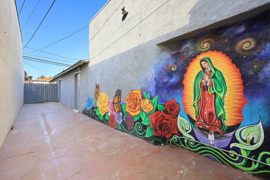 More Photos Of 13215 Paramount Blvd, South Gate Freestanding For Sale