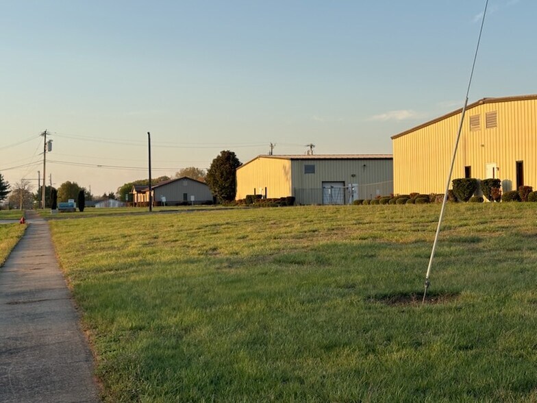 More Photos Of 342 Wilson Dr, Fallston Distribution For Sale