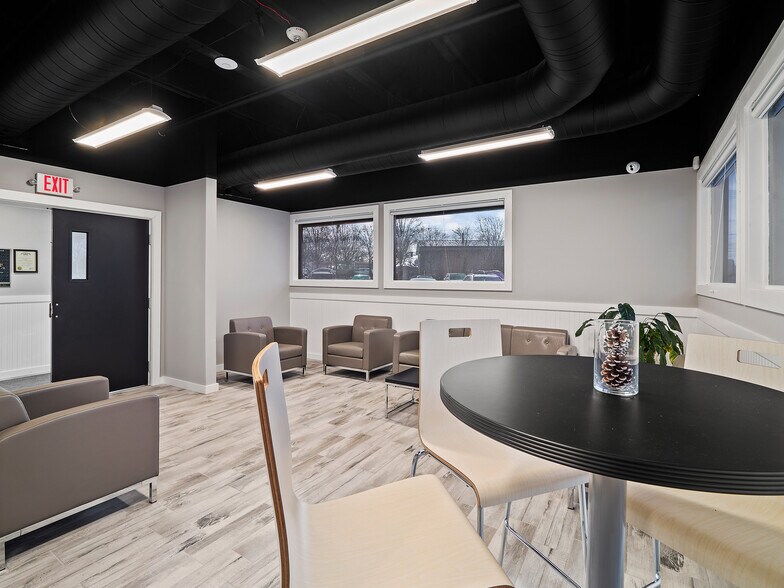 More Photos Of 25300 Lorain Rd, North Olmsted Medical For Lease