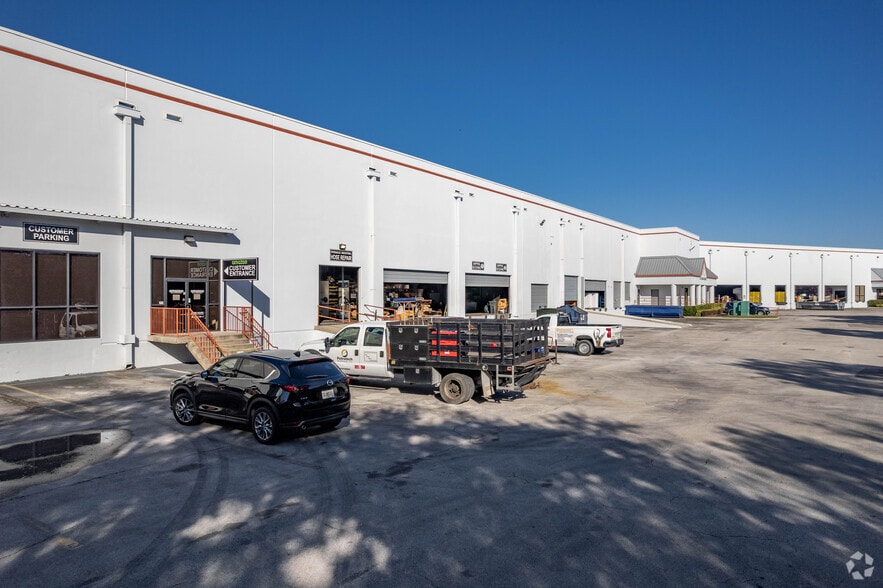 More Photos Of 3905 Center Loop, Orlando Unknown For Lease