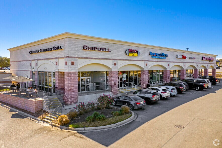 More Photos Of 11309-11323 Bandera Rd, San Antonio Unknown For Lease