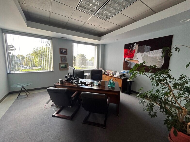 More Photos Of 8150 Lehigh Ave, Morton Grove Warehouse For Sale