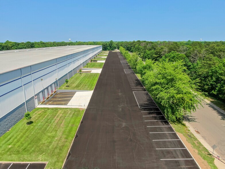 More Photos Of 145 Candlewood Rd, Bay Shore Warehouse For Lease