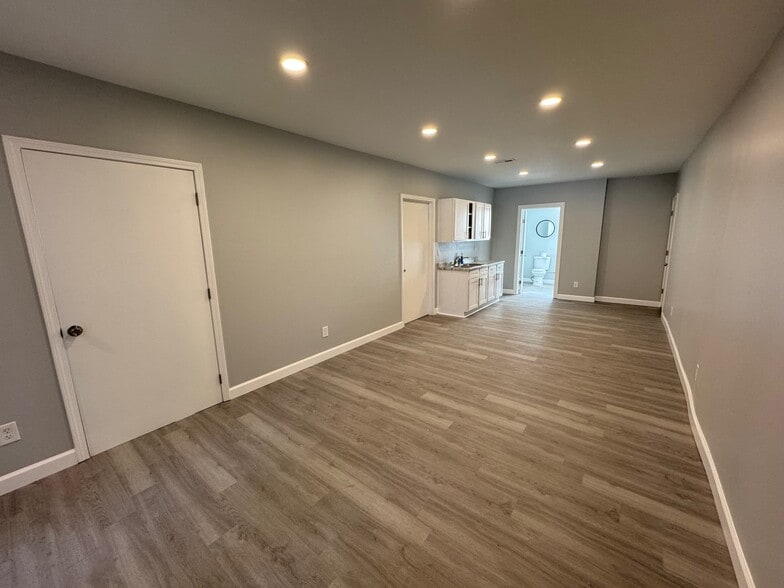 More Photos Of 415 S Kansas Ave, Olathe Warehouse For Lease