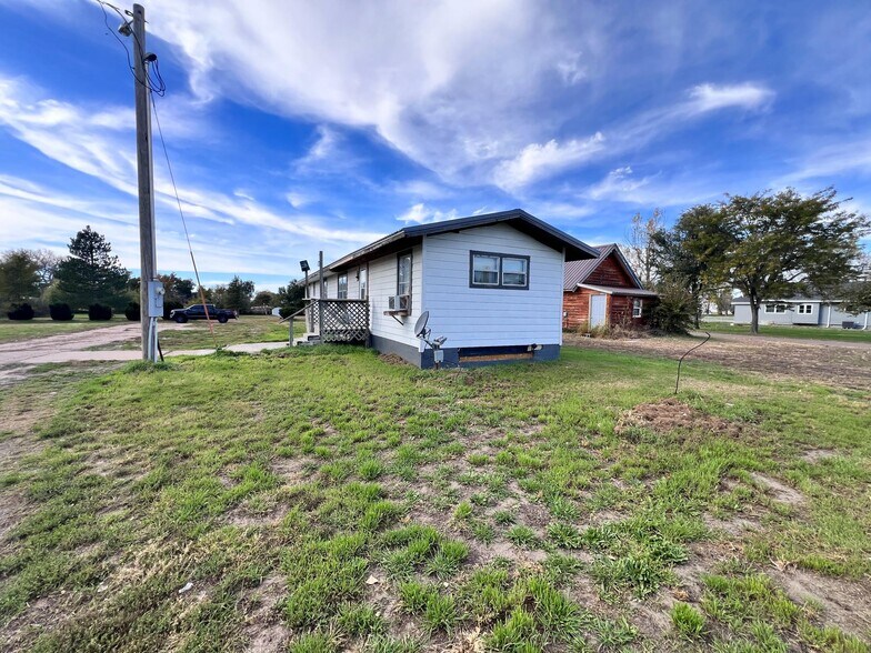 More Photos Of 409 N Commercial Ave, Wallace Apartments For Sale
