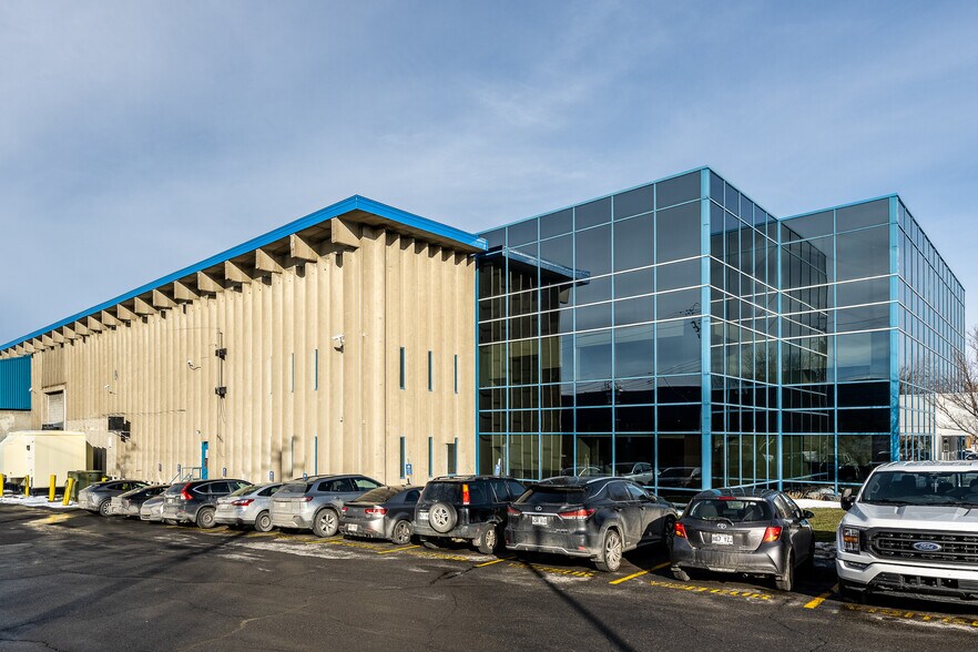 More Photos Of 8290 Boul Pie-IX, Montréal Distribution For Lease