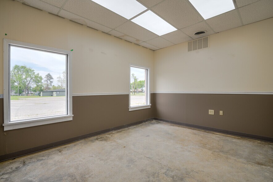 More Photos Of 3900 S 7th St, Terre Haute Office For Sale