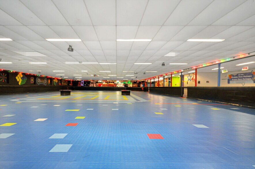 More Photos Of 805 Sater St, Greenville Skating Rink For Sale