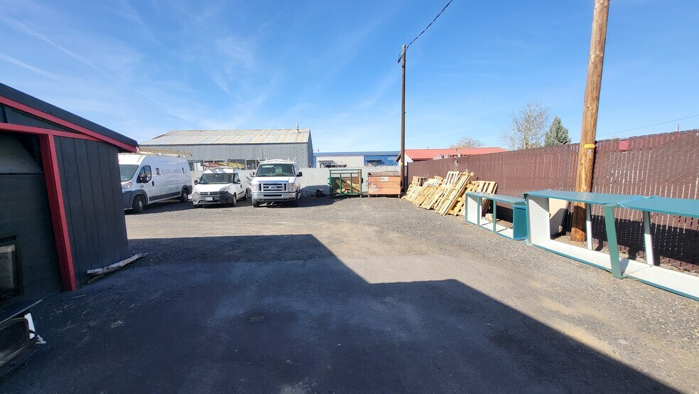 More Photos Of 147 SE Evergreen Ave, Redmond Office For Sale