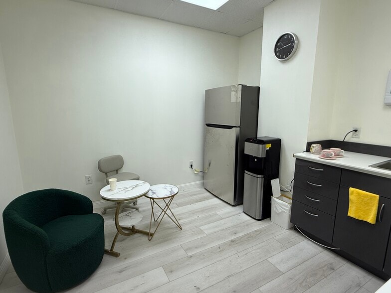 More Photos Of 9889 Bellaire Blvd, Houston General Retail For Sale