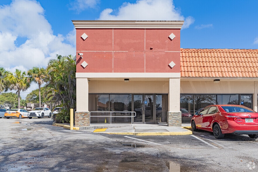 More Photos Of 1201-1221 S Powerline Rd, Pompano Beach Freestanding For Lease