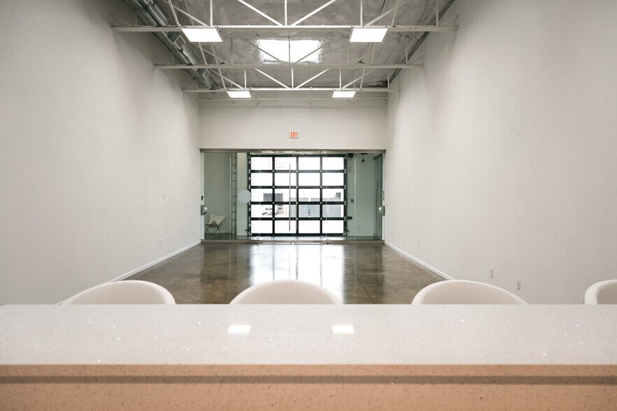 More Photos Of 2251 Vantage St, Dallas Loft Creative Space For Lease