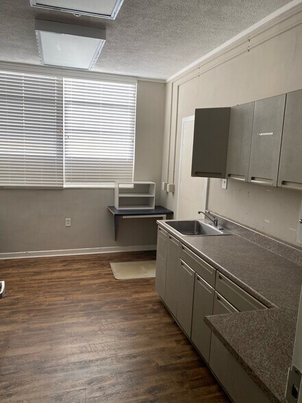 More Photos Of 322 Memorial Dr, Greer Office For Sale