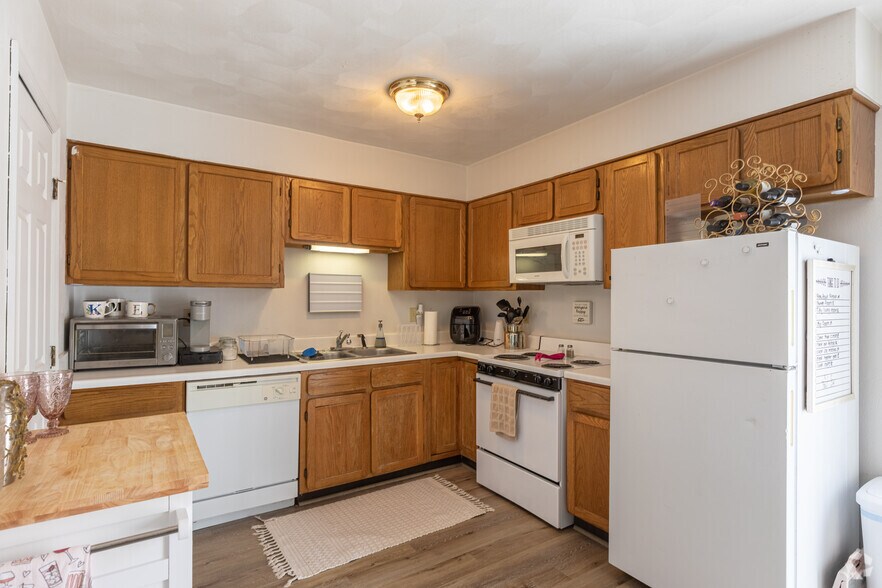 More Photos Of 1300 Cimarron Cir, Fairborn Apartments For Sale