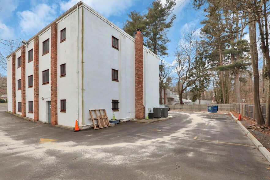 More Photos Of 103 Fort Salonga Rd, Northport Office For Sale