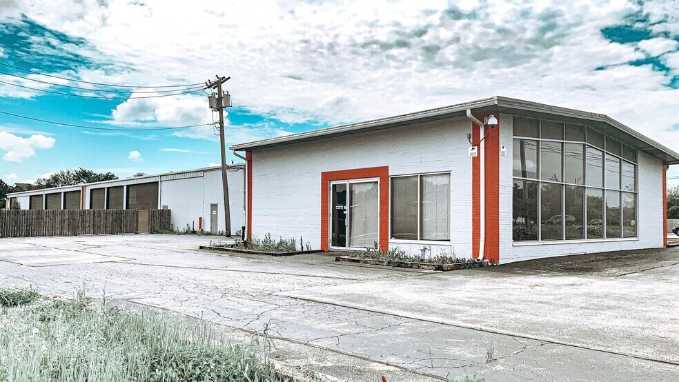 More Photos Of 271 E North Ave, Glendale Heights Freestanding For Sale