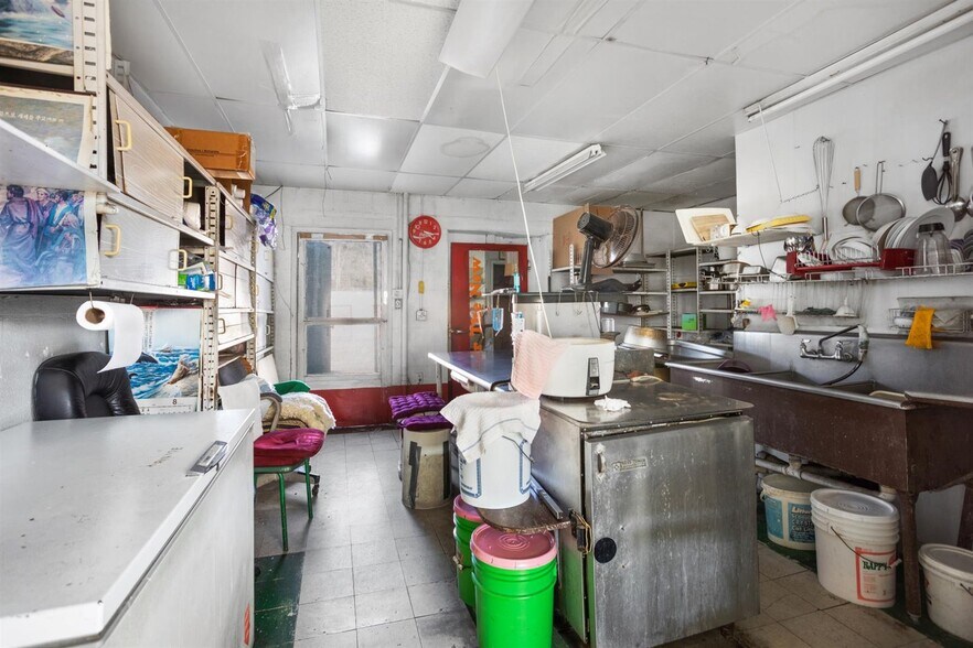 More Photos Of 5862 Jefferson Ave, Newport News Freestanding For Sale