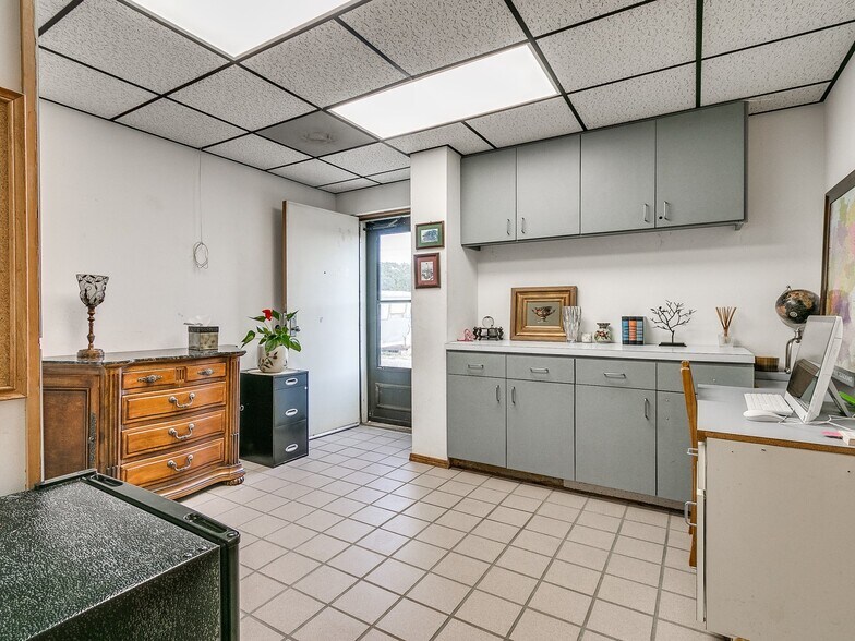 More Photos Of 3025 Westminster Rd, Nicoma Park Light Manufacturing For Sale