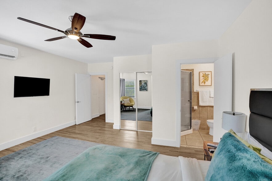 More Photos Of 3020-3024 Seville St, Fort Lauderdale Hotel For Sale