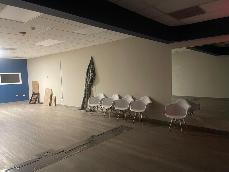 More Photos Of 22-28 Phelps Ave, Romeoville General Retail For Lease