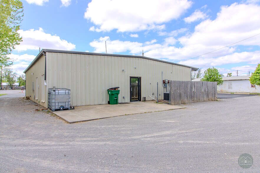 More Photos Of 3720 Wilbarger St, Vernon Flex For Sale