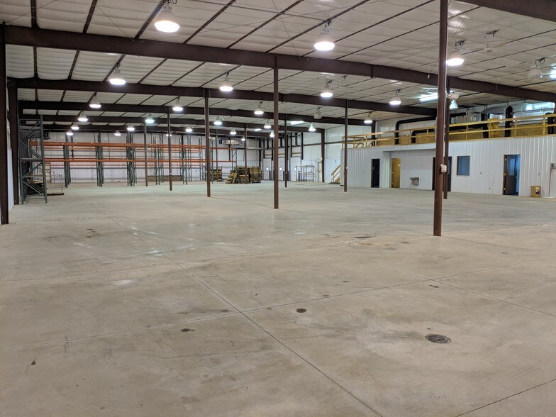 More Photos Of 31435 Veterans Rd, La Crescent Warehouse For Lease