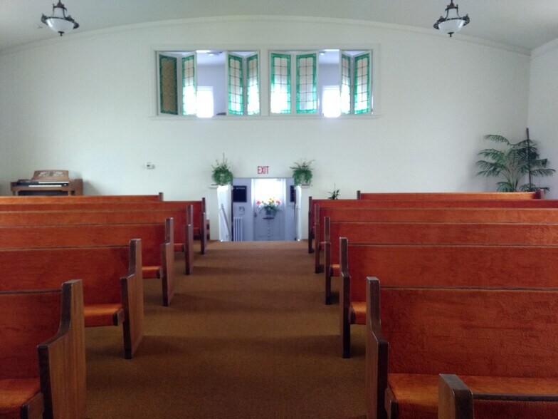 More Photos Of 71 S Washington St, Oxford Religious Facility For Sale