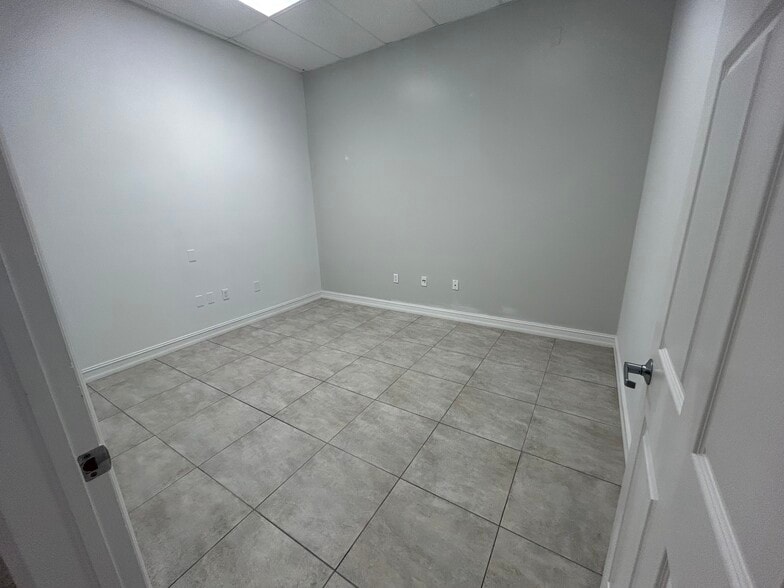 More Photos Of 17051 Jean St, Fort Myers Unknown For Lease
