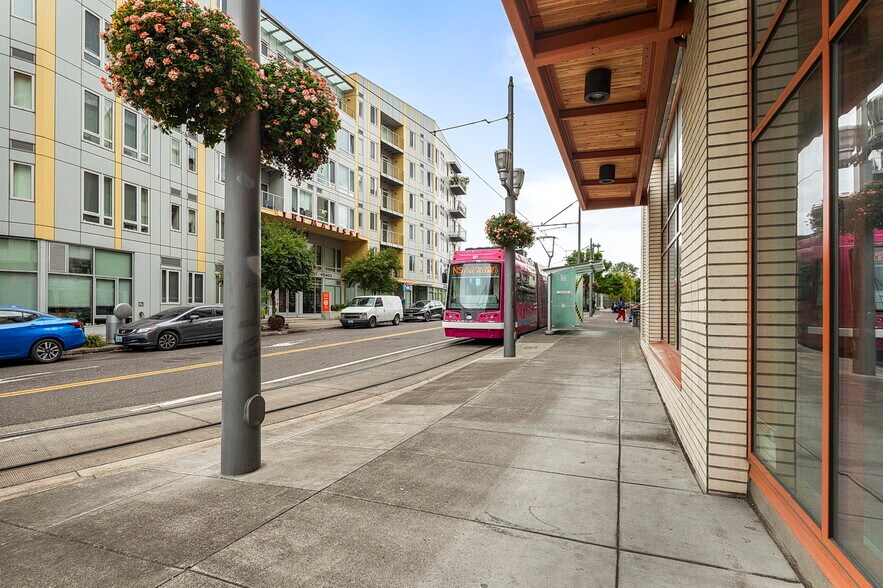 More Photos Of 610 S Lowell St, Portland Storefront Retail Office For Lease