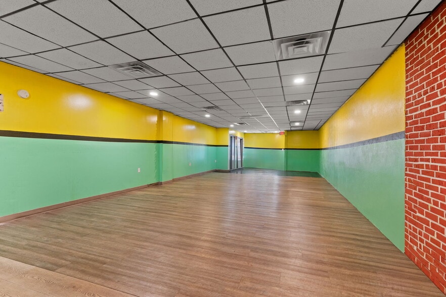 More Photos Of 318 S Broad St, Trenton Storefront For Sale
