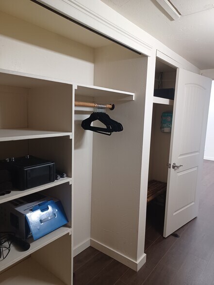 More Photos Of 4035 S 6th St, Klamath Falls General Retail For Sale