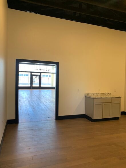 More Photos Of 106 N Main St, Grand Saline Storefront For Sale