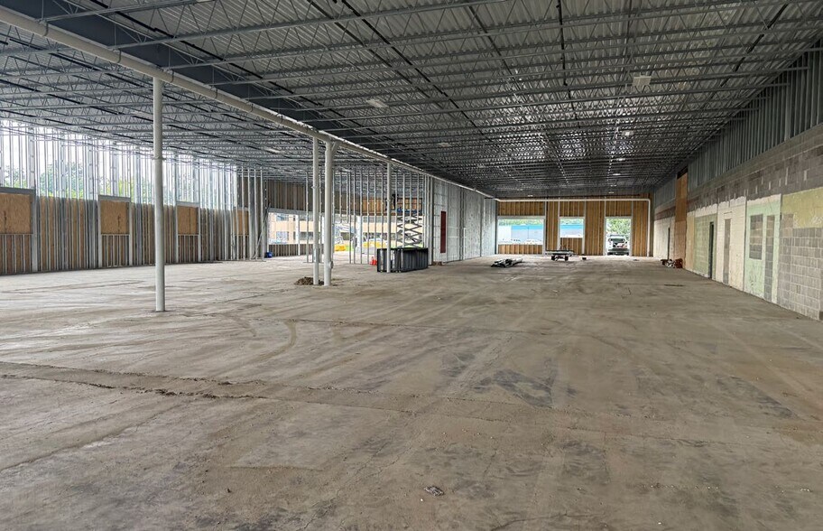 More Photos Of 5570 Creek Rd, Blue Ash Warehouse For Lease