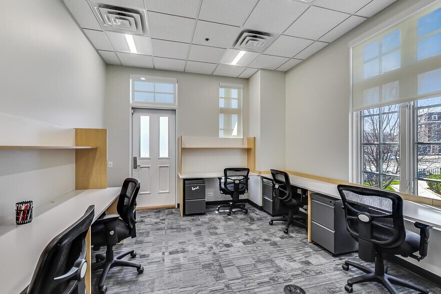 More Photos Of 324 W Touhy Ave, Park Ridge Office For Lease