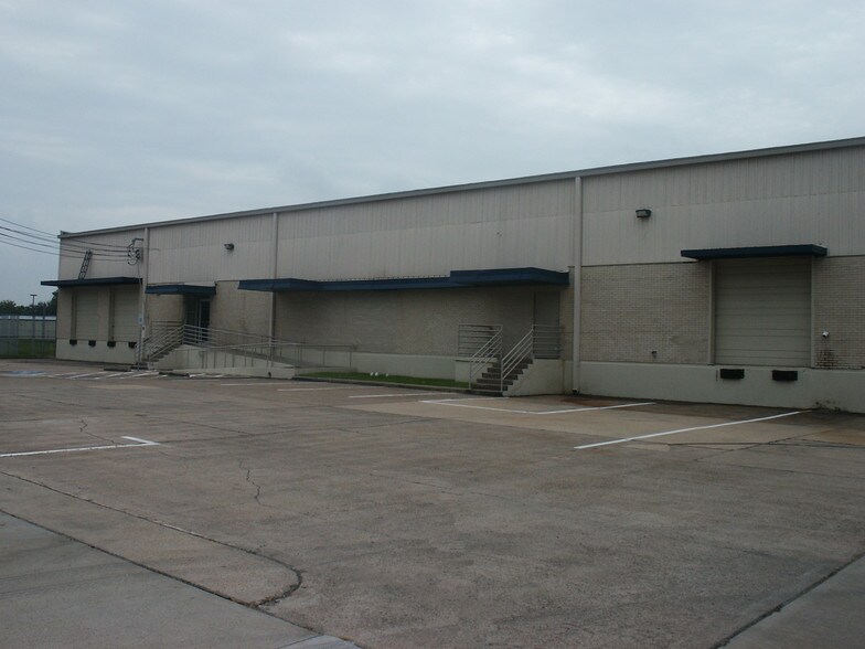 More Photos Of 6000-6018 Griggs Rd, Houston Unknown For Lease