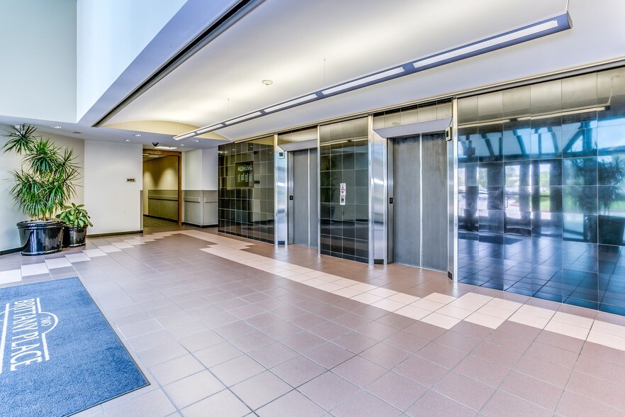 More Photos Of 2024 N Woodlawn St, Wichita Office For Lease