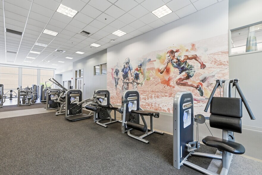 More Photos Of 24525 Town Center Dr, Valencia Parking Garage For Sale