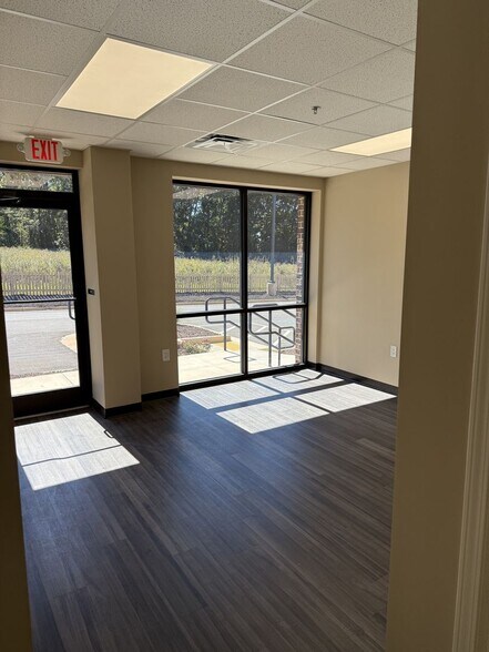 More Photos Of 4830 Marsett Pky, Cumming Flex For Lease