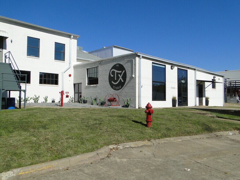 More Photos Of 1300 S Polk St, Dallas Light Manufacturing For Lease