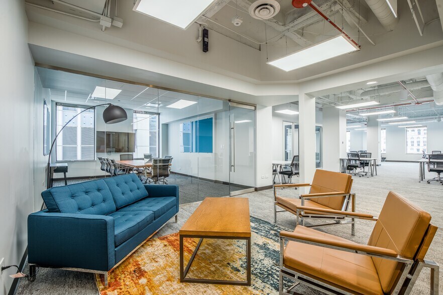 More Photos Of 211 W Wacker Dr, Chicago Coworking Space
