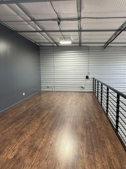 More Photos Of 529 SH 46 E, Boerne Showroom For Sale