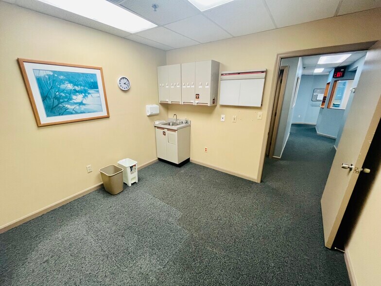 More Photos Of 2650 Rt 130, Cranbury Medical For Lease