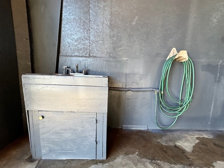 More Photos Of 10126 Jensen Dr, Houston Freestanding For Lease