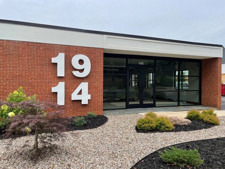 More Photos Of 1914 W Morehead St, Charlotte Office For Sale