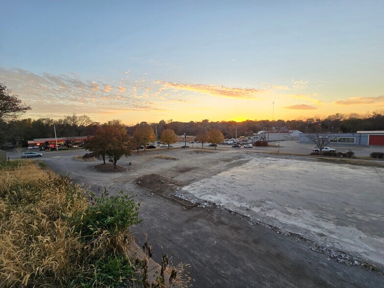 More Photos Of 11200 E Truman Rd, Independence Freestanding For Sale